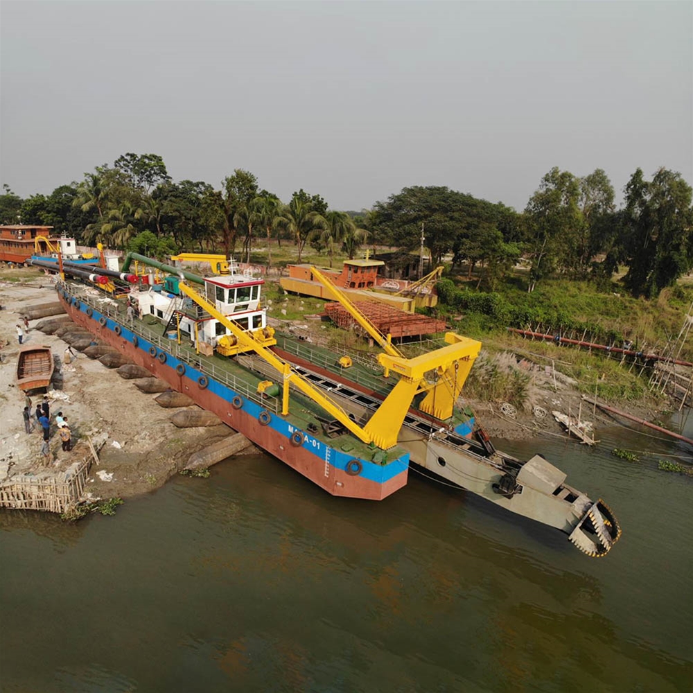 孟加拉挖泥船安裝現(xiàn)場